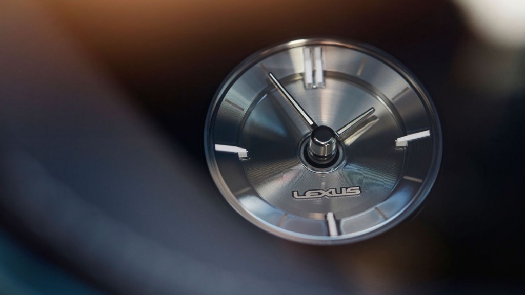 Lexus LS - photo 12