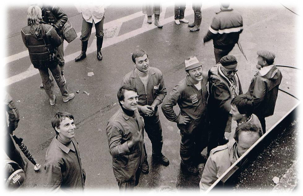 L’équipe Nachsem dans les anciens stands de Nurburgring.